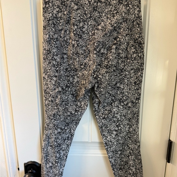 Athleta Salutation Stash Tight - Picture 2 of 4